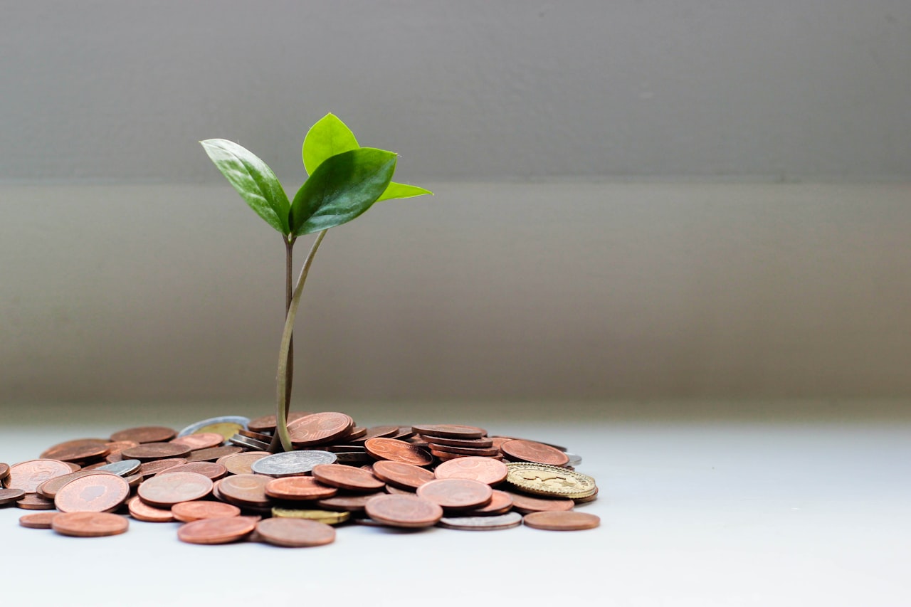 UK cash ISA savings rates June 2026 - piggy bank with British pounds sterling